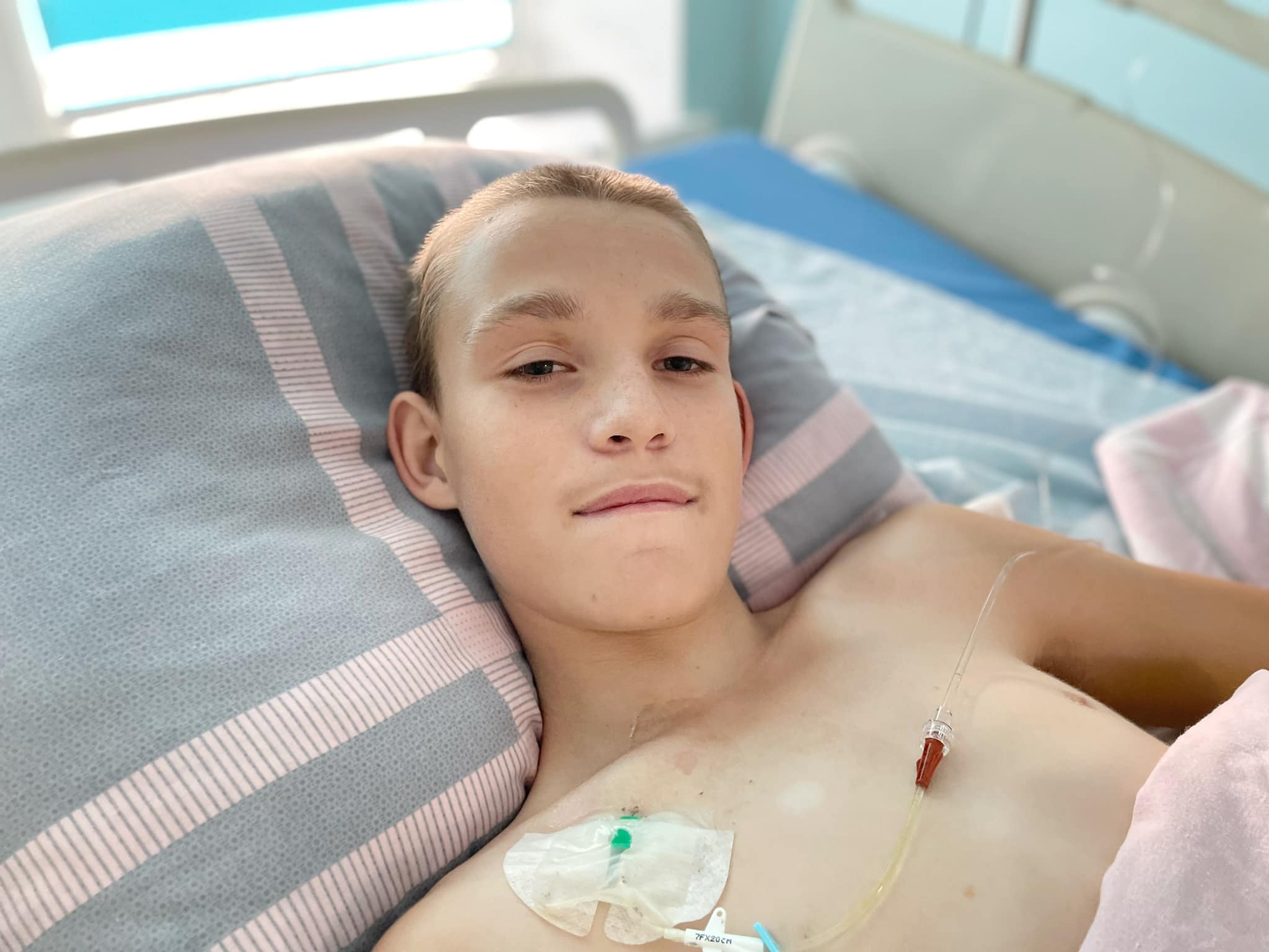 Не може їсти і ходити: львівські медики допомогли стабілізувати підлітка, якого важко поранило на Донеччині