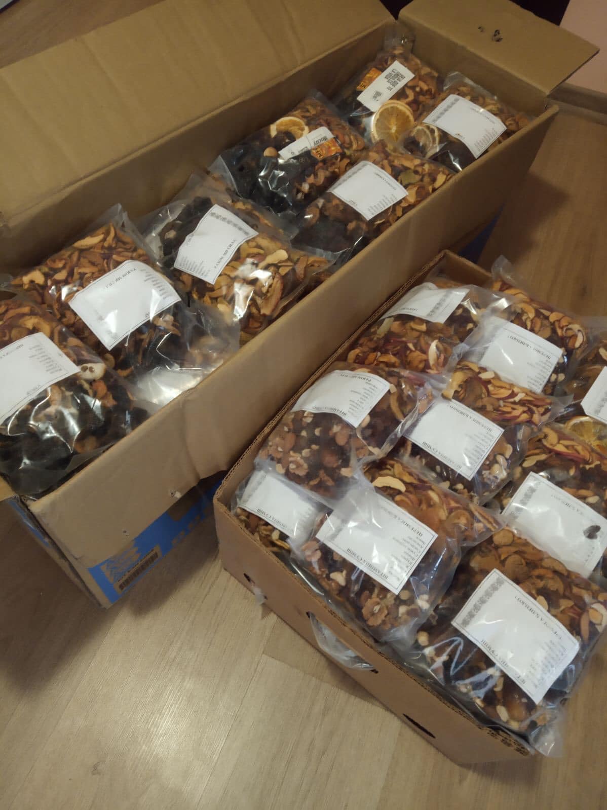 Жінки з Красного на Львівщині готують для військових вітамінні суміші: як долучитися