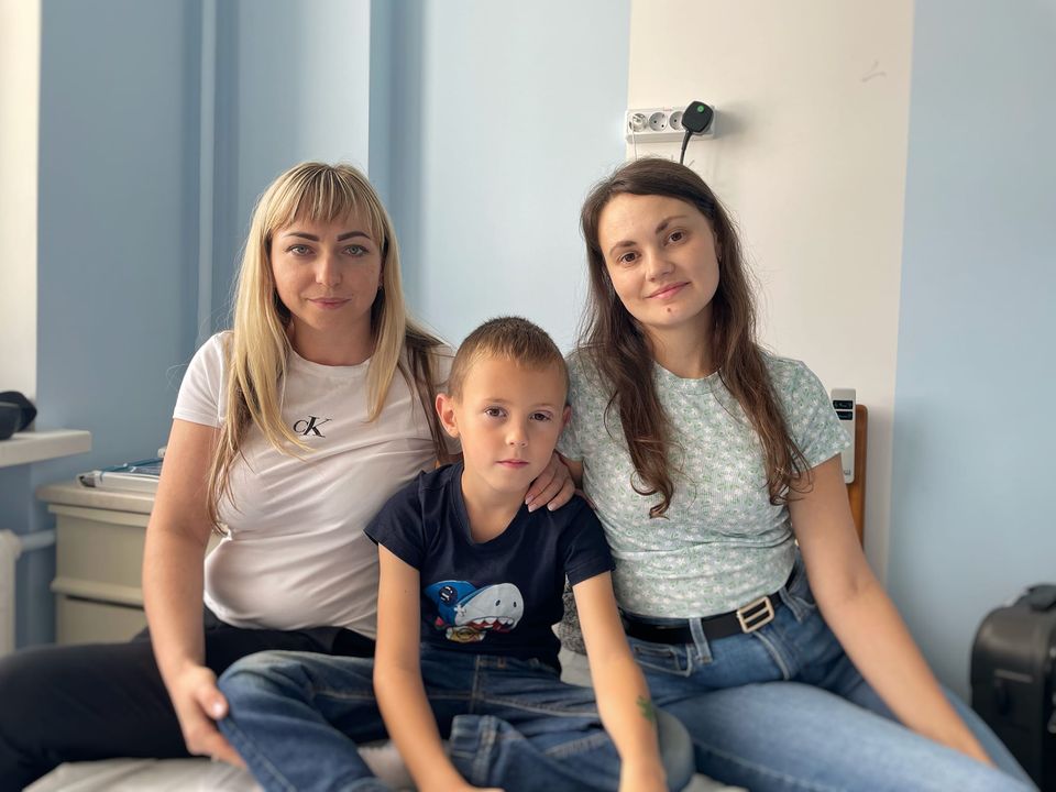 У Львові медики видалили пухлину на повіці 8-річної дитини