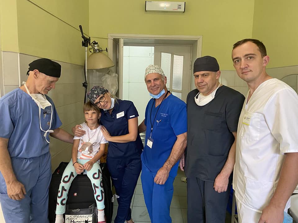 У Львові медики сформували дитині ніс з її ребра