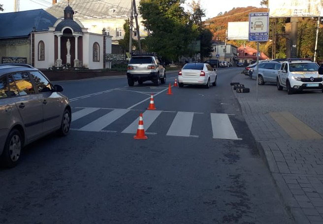 У Винниках тернополянин збив 60-річну жінку: її забрали до реанімації