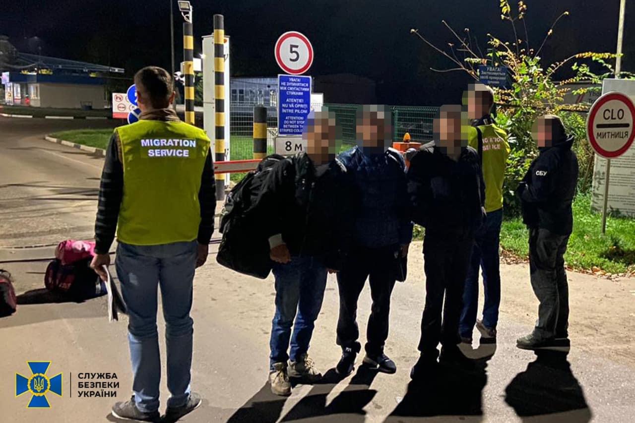 З Львівщини депортували росіянина, азербайджанця та молдованина
