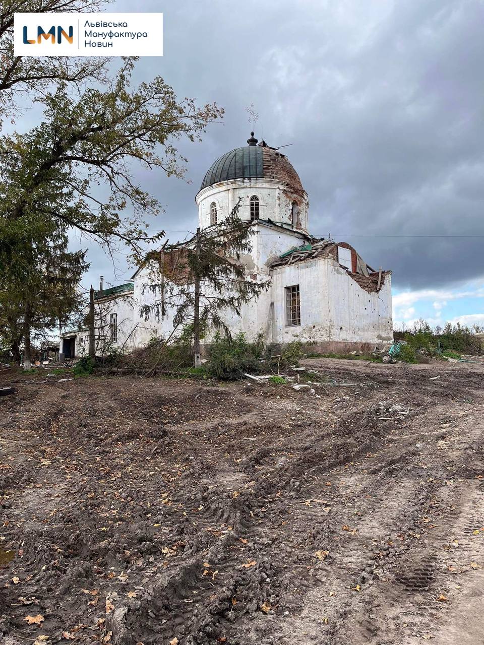 Розстріляли, облаштували шпиталь та туалет: росіяни познущались з храму на Харківщині