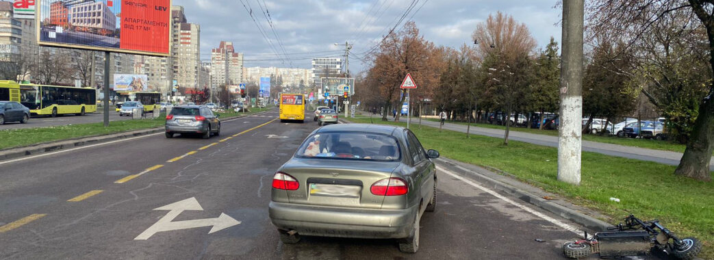 У Львові авто збило чоловіка на самокаті: його госпіталізували