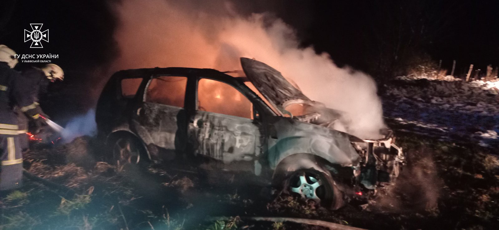 Вночі на Стрийщині вигорів вщент Mitsubishi Outlander
