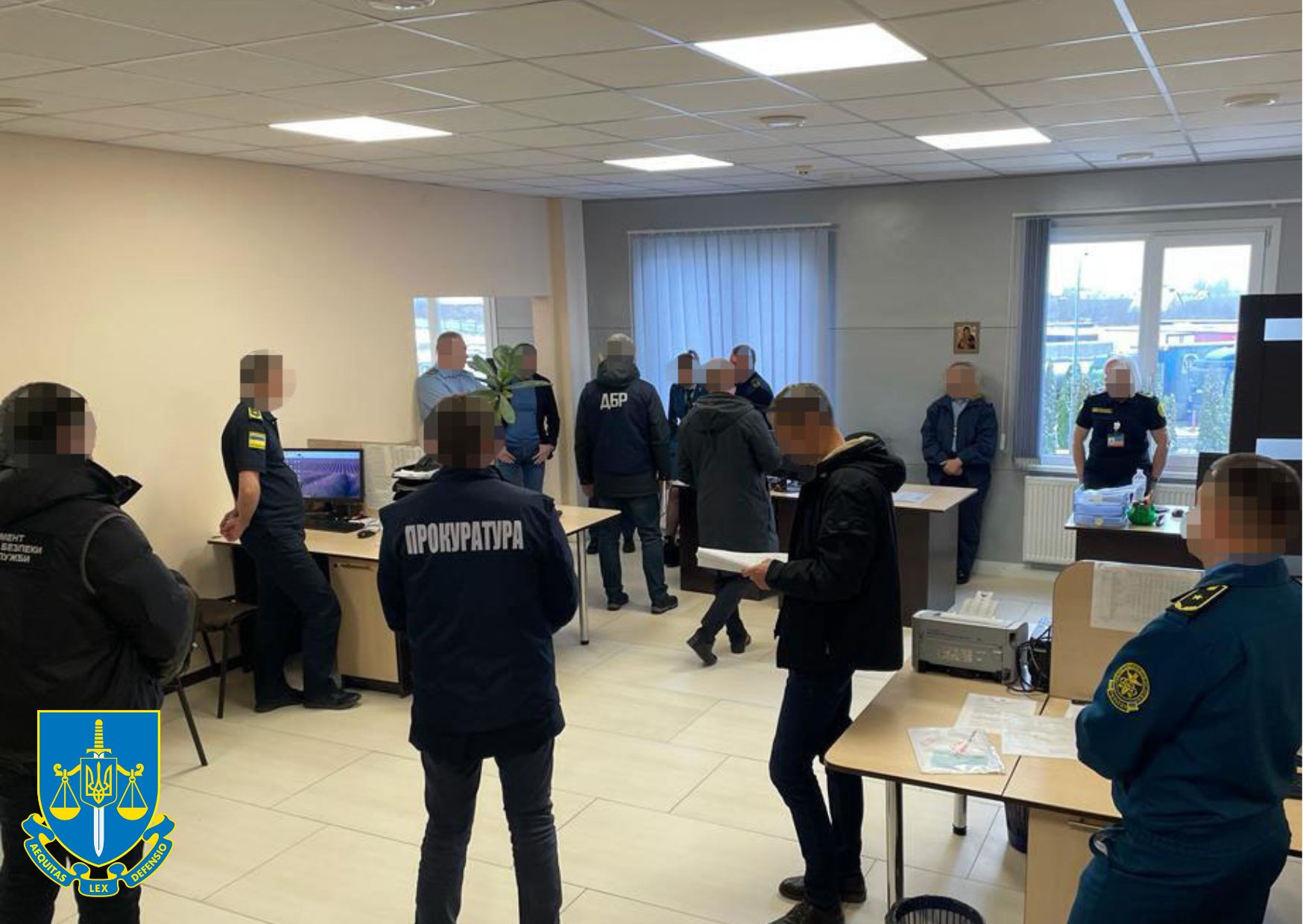 Чотирох львівських митників підозрюють у зловживаннях з розмитненням авто