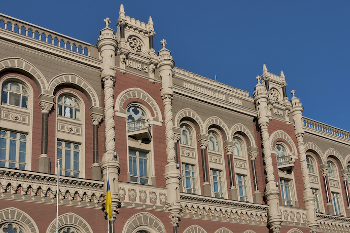 НБУ пом’якшив обмеження для волонтерів та благодійних фондів
