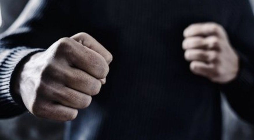 Під час застілля троє жителів Червонограда побили своїх знайомих