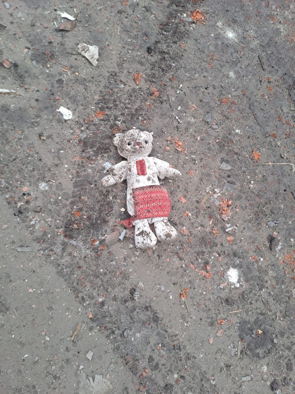 Окупанти влучили у п’ятиповерхівкy у Часовому Яру (фото)