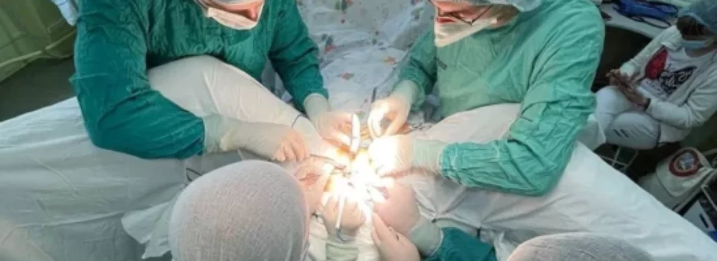 Оперували 8 годин: у Львові провели рідкісну операцію 13-річній дівчині