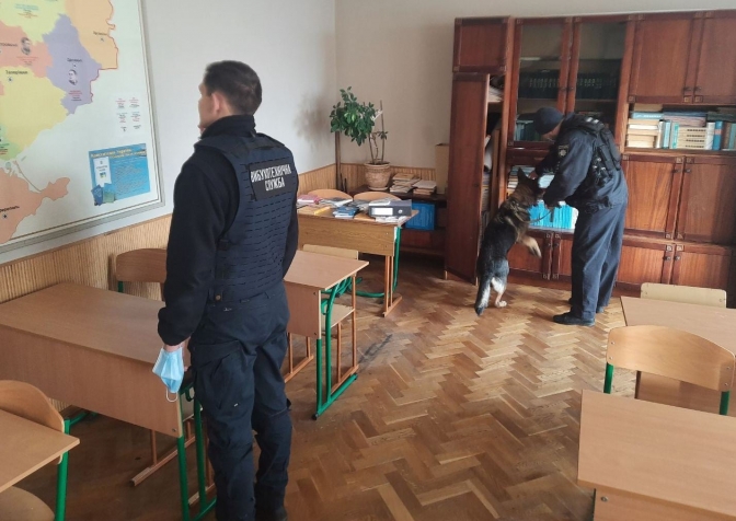У Львові повідомили про замінування шкіл, дитсадків та судів: людей евакуйовують