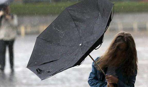 Львів‘ян попереджають про сильні пориви вітру