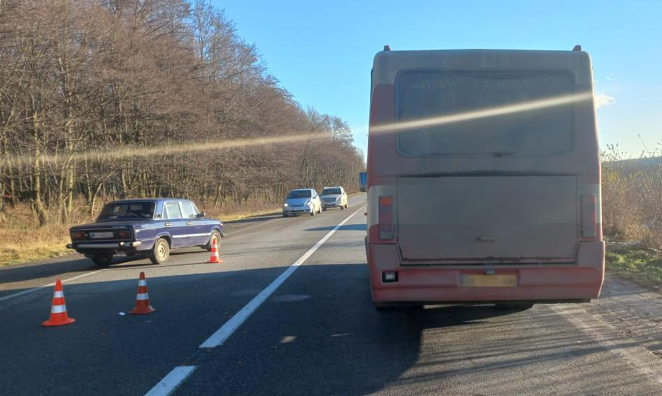 На дорозі Львів-Мукачево автобус збив літнього чоловіка