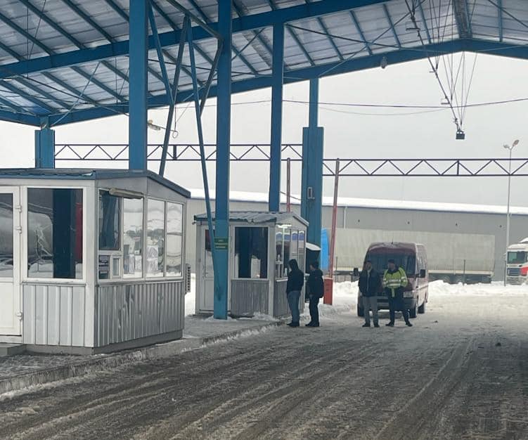 В напрямку ПП «Шегині» і «Краківець» утворились затори, є проблеми з мобільним зв’язком та електропостачанням