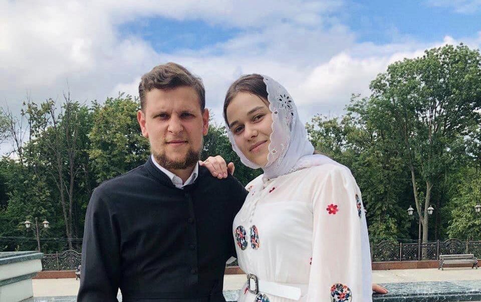 У реабілітаційному центрі на Дрогобиччині рятують семінариста, який потрапив в аварію за два тижні до весілля