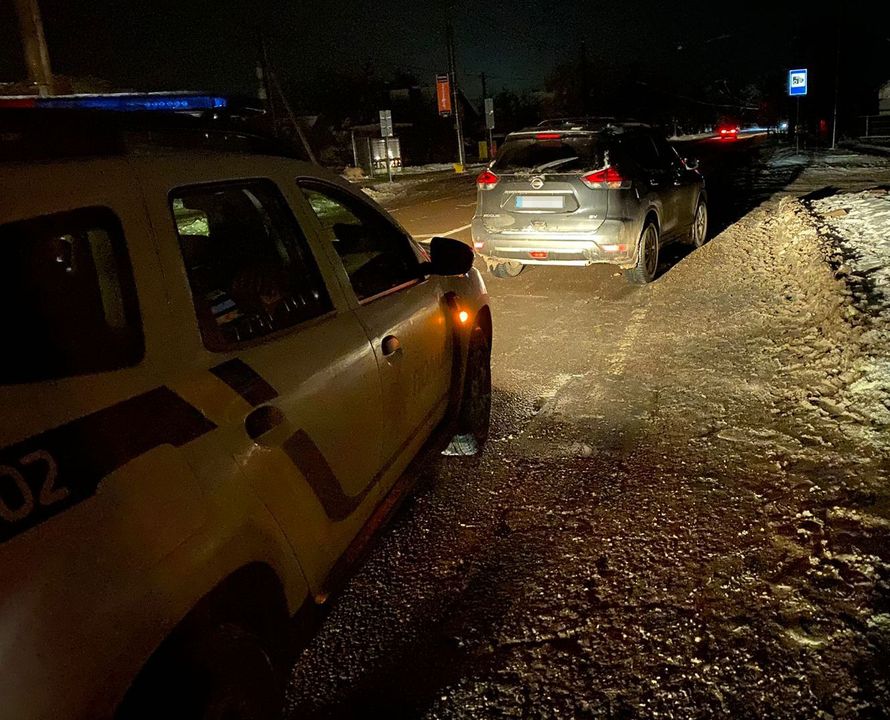 У Львові водій Nissan Rogue на переході збив двох літніх жінок