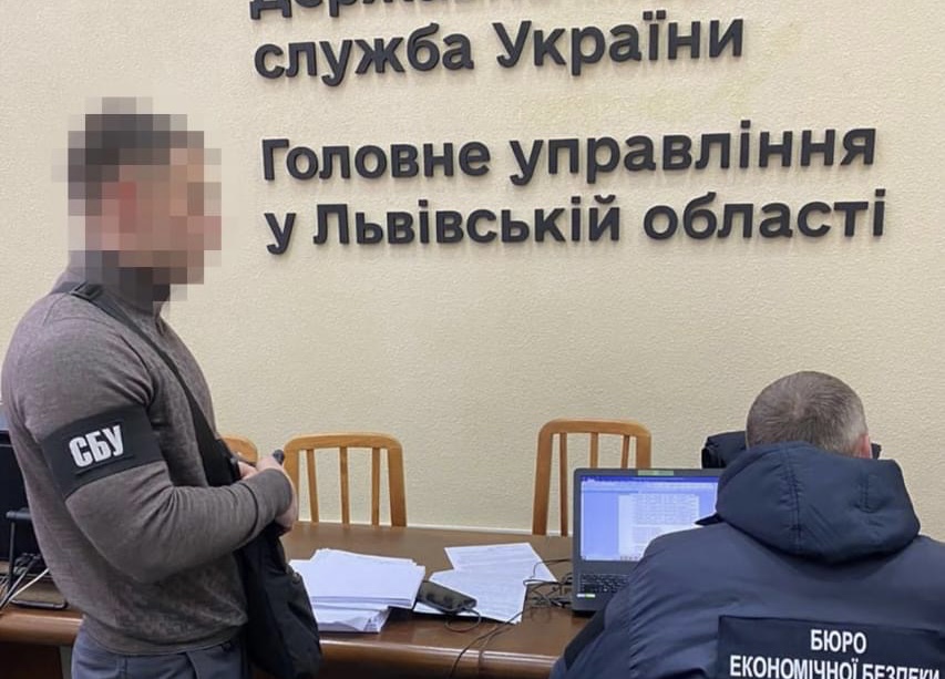Керівництво податкової Львівщини викрили у розкраданні десятків мільйонів державних грошей