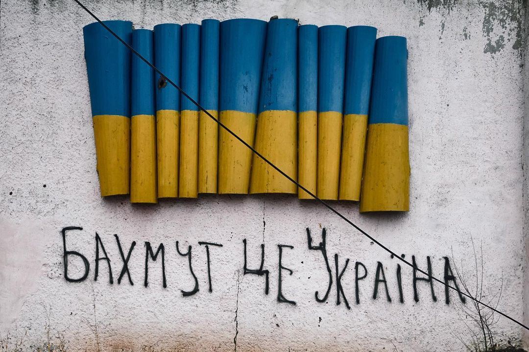 Донбас стоїть: президент показав кадри із Бахмута