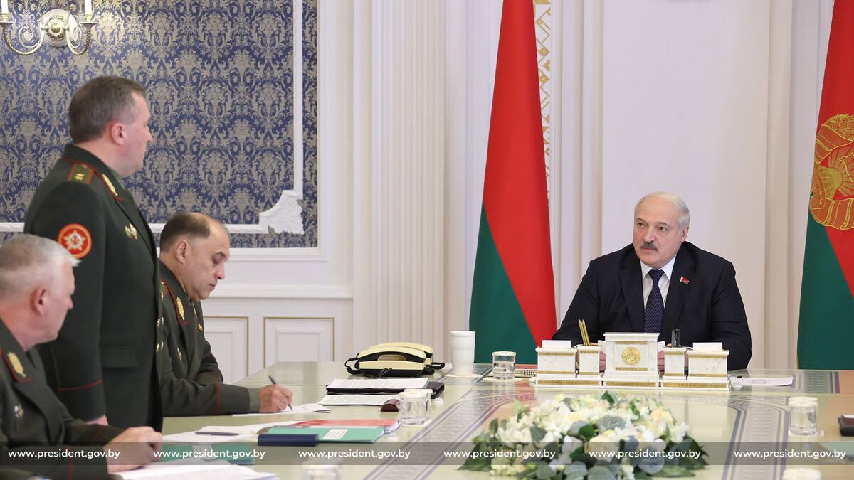 Лукашенко зібрав нараду щодо розміщення своїх військ біля кордону з Україною