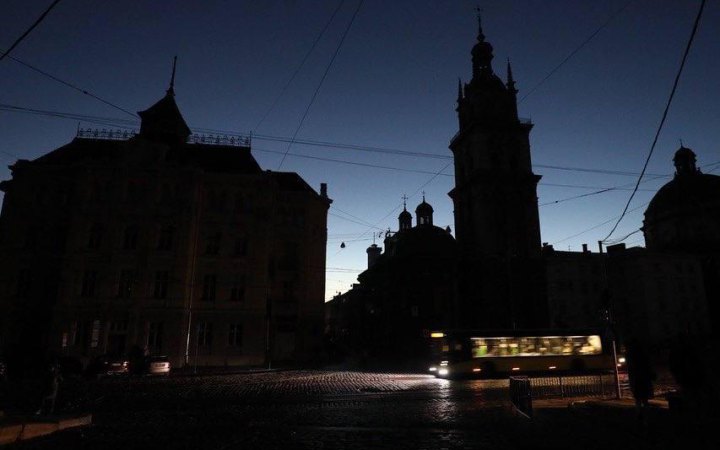 В 11 регіонах України запровадили аварійне відключення електрики