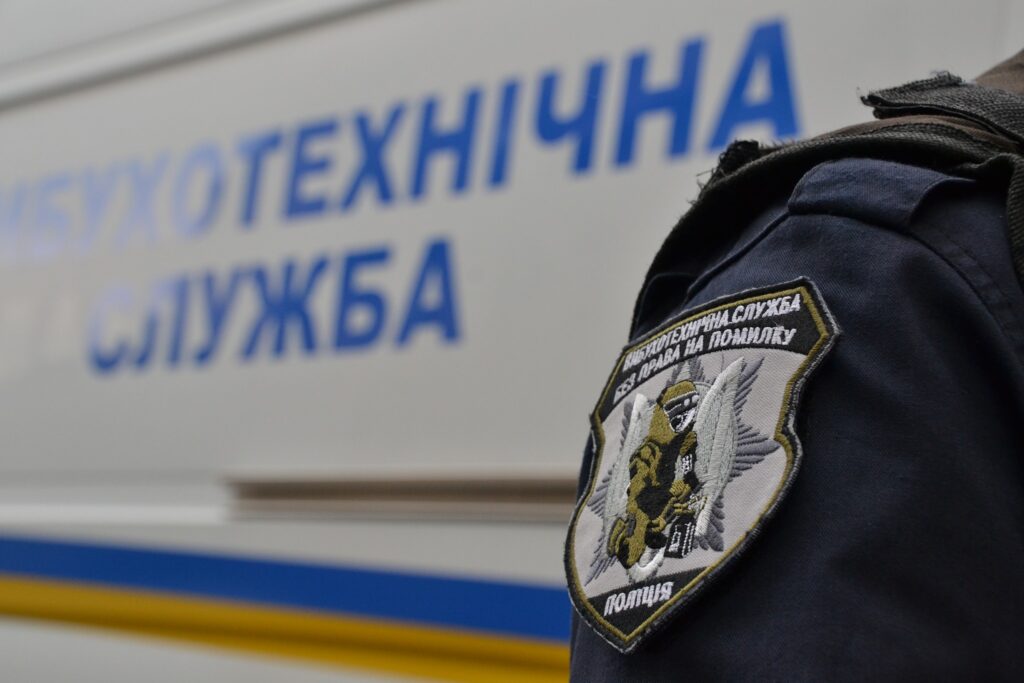 Минулої доби поліція Львівщини отримала десятки повідомлень про замінування