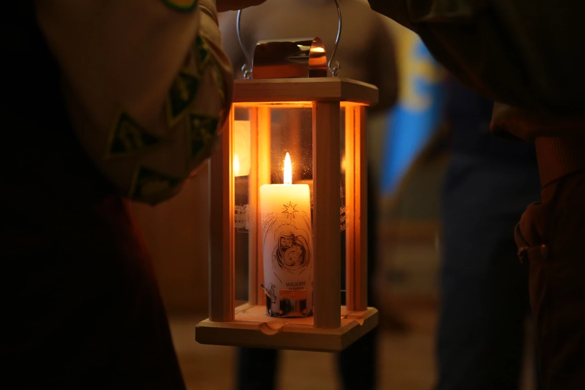 Пластуни передали Вифлеємський вогонь представникам влади і військовослужбовцям