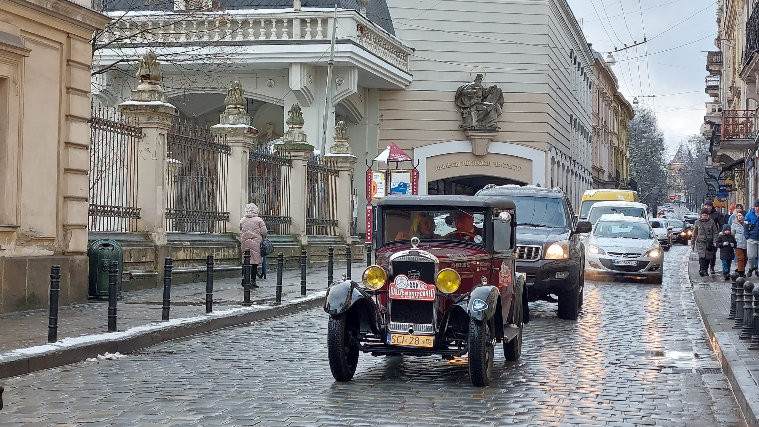 Дорога допомоги: українсько-польський екіпаж вирушив на 25-те Ралі Монте-Карло