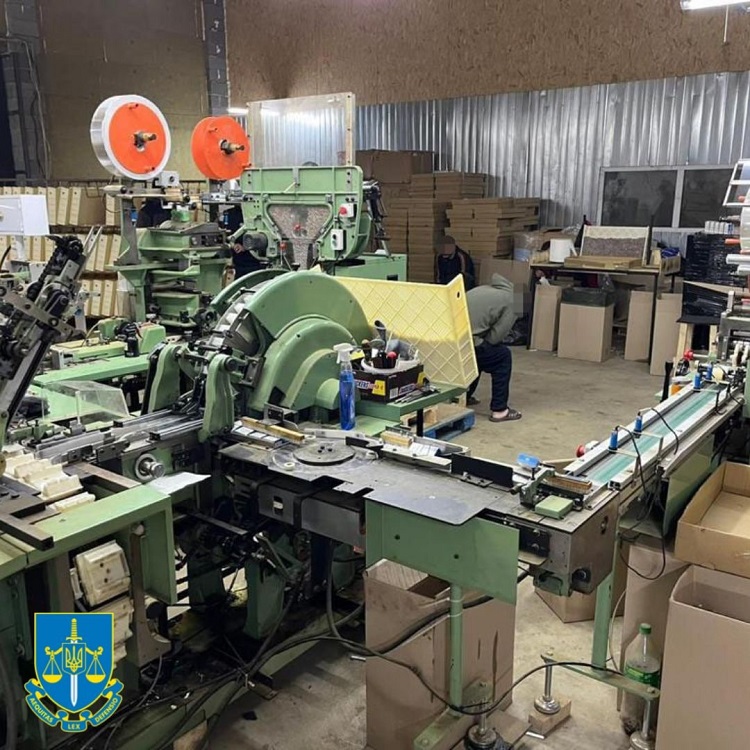 У Львові викрили цех з виробництва підпільних цигарок