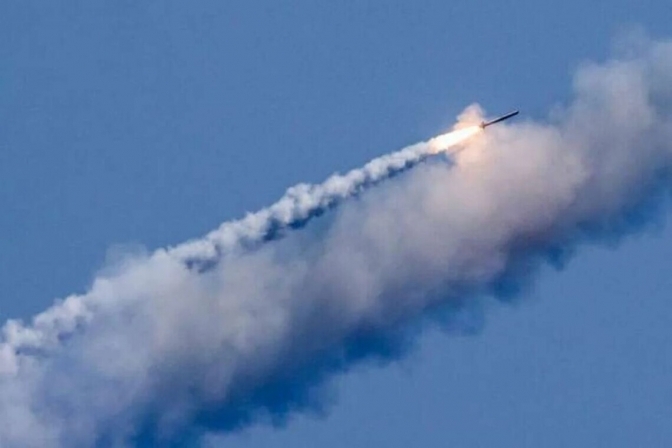 У Голосіївському районі Києва впала частина російської ракети: є загиблий та поранені