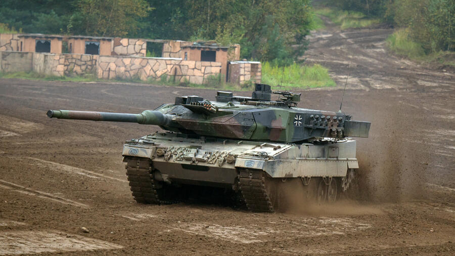 Німеччина оголосила, що направить Україні 14 танків Leopard 2