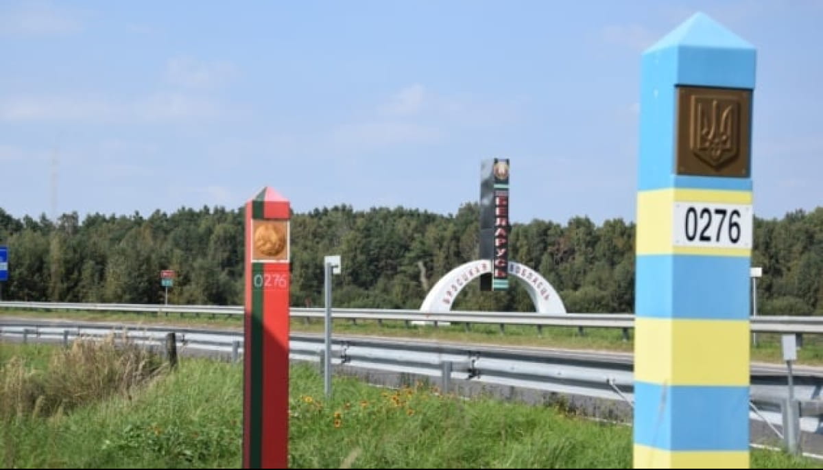 Росіяни перекидають військових та техніку з Білорусі на Схід України – Держприкордонслужба