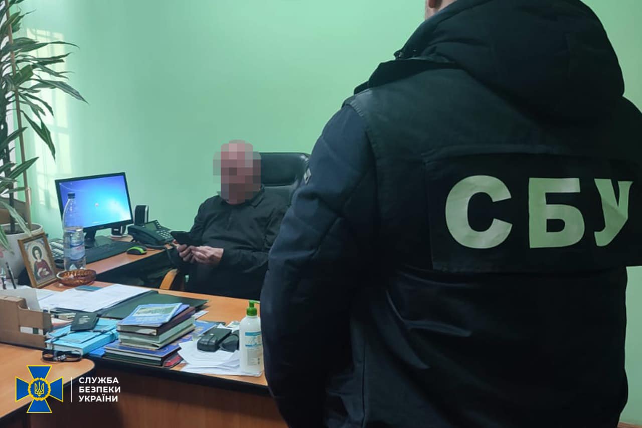 Продавав щебінь: високопосадовця регіональної філії «Львівської залізниці» затримали на хабарі