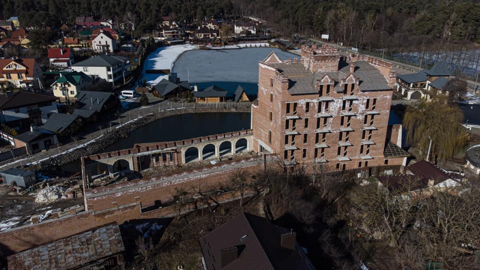 Мін’юст скасував рішення про реєстрацію права власності на незаконну будівлю готелю у Брюховичах