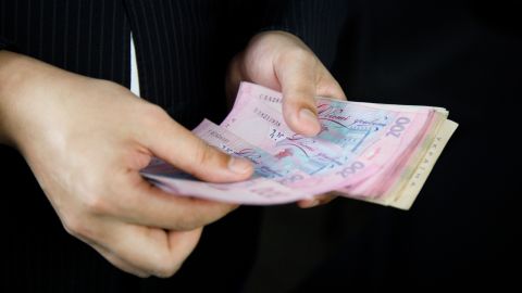 Держреєстраторку з Яворівщини спіймали на махінаціях