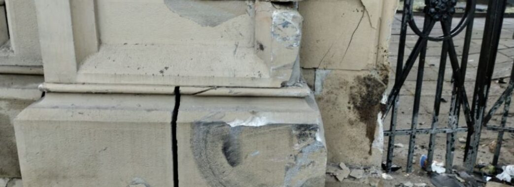 Пошкоджену браму Личаківського кладовища внаслідок ДТП відремонтують за 710 тисяч гривень