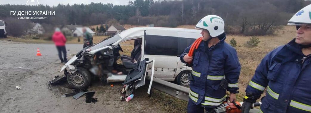 Минулої доби у ДТП на Львівщині постраждали 4 людей