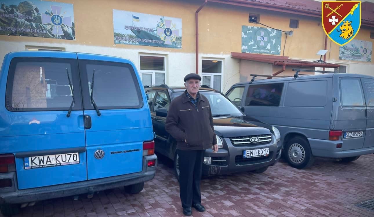 Батько загиблого Героя Степана Габруся закупив три автівки для ЗСУ