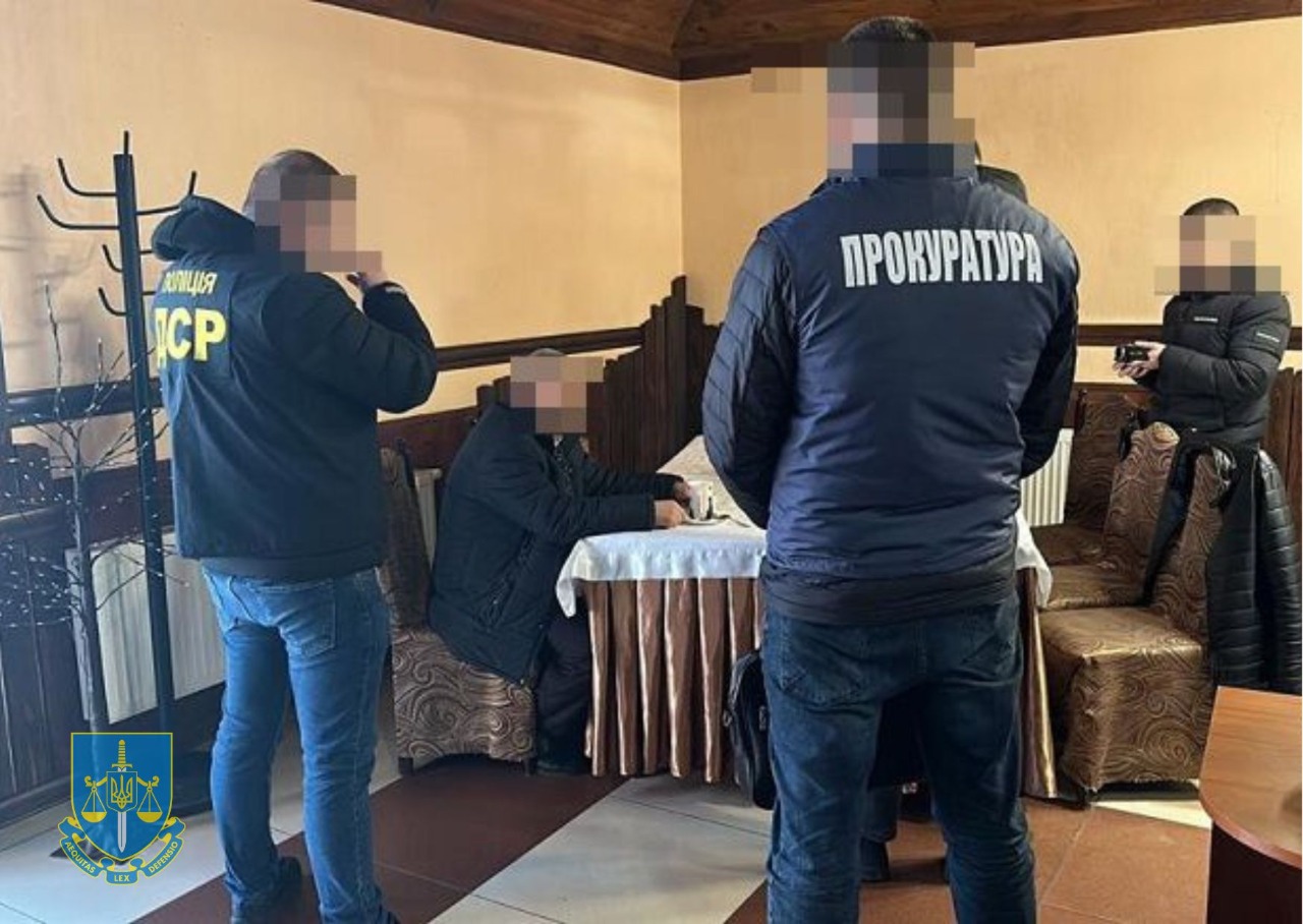 Замдиректора лісгоспу на Львівщині затримали на хабарі
