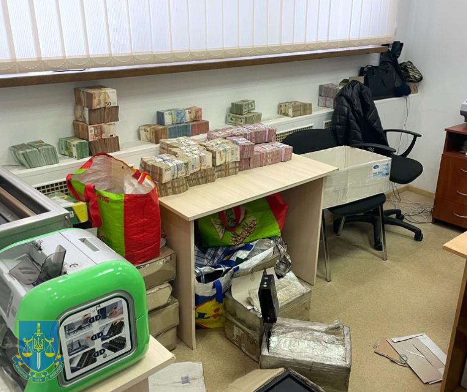 На Львівщині викрили мережу конвертаційних центрів, через яку «відмивали» сотні мільйонів гривень