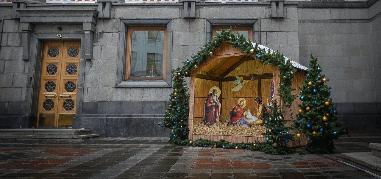 У центрі Києва другий рік поспіль встановлюють шопку з Яворівщини