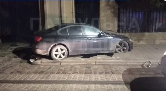 П’яний водій в’їхав у браму Личаківського кладовища