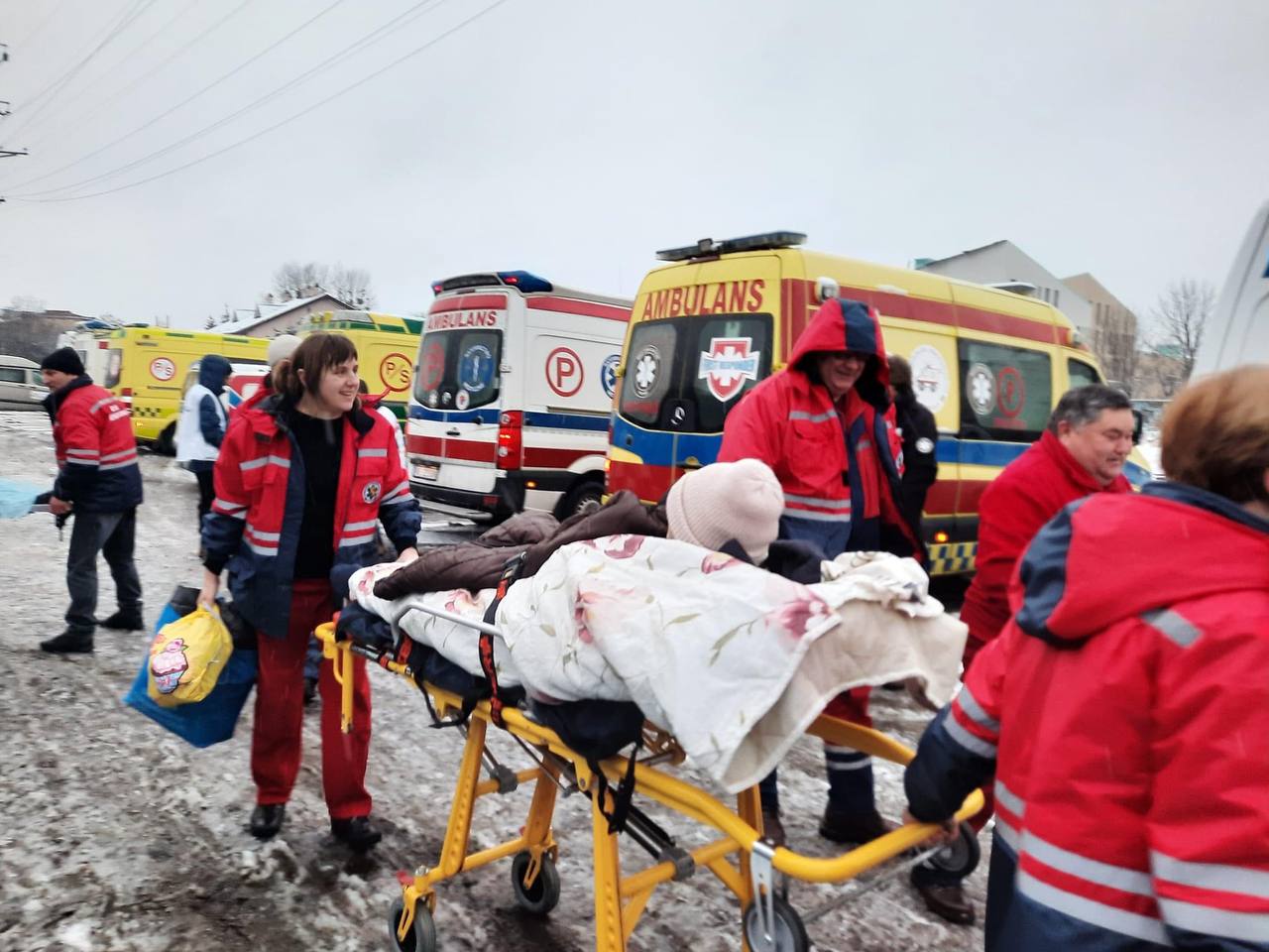 До Львова привезли хворих з Херсонщини: залучили 26 “швидких”