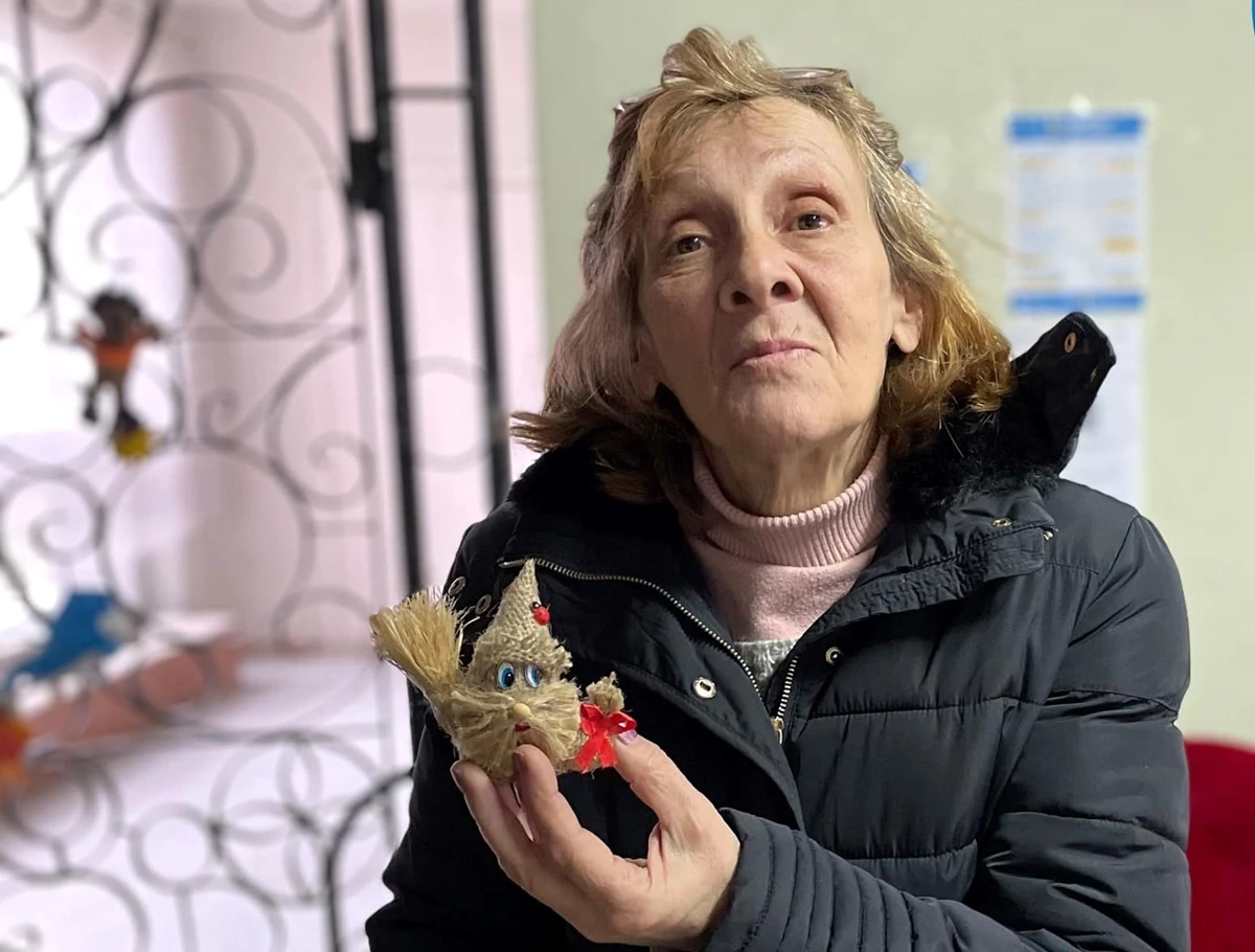 На Стрийщині подружжя з Харкова виготовляє кошики та декоративні іграшки з рогози