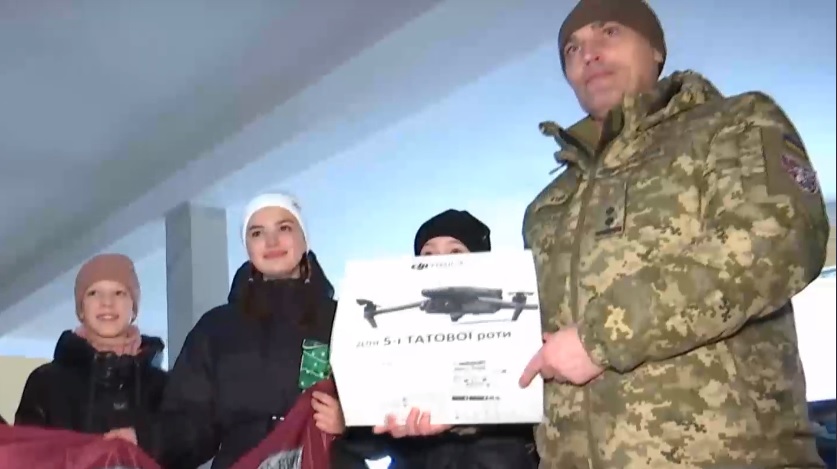 Львівські шестикласники зібрали гроші на безпілотник для ЗСУ