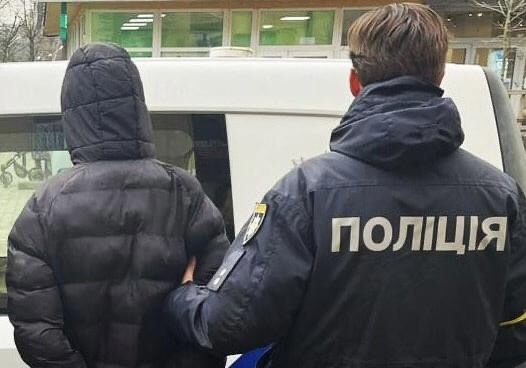Попросив у перехожого телефон і втік з ним: у Львові затримали 25-річного крадія