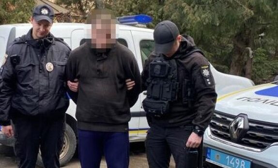 У Львові затримали двох братів, які пограбували пасажира на Приміському вокзалі