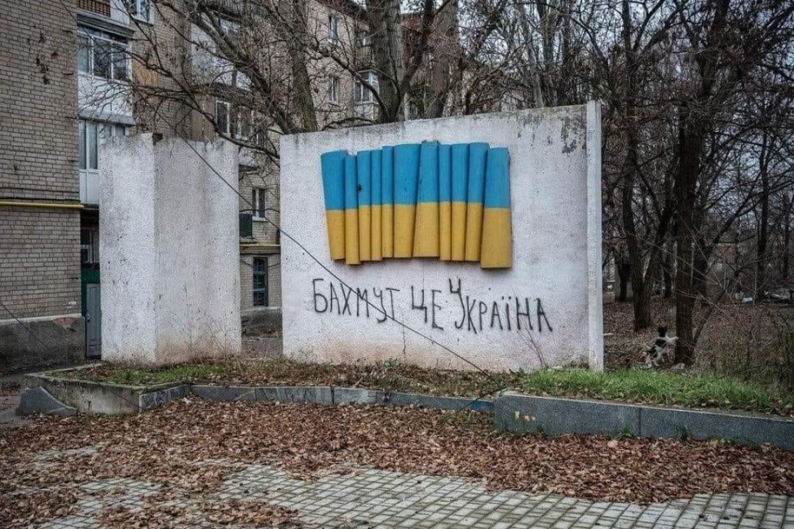 Українські захисники збили ворожий літак біля Бахмута (відео)