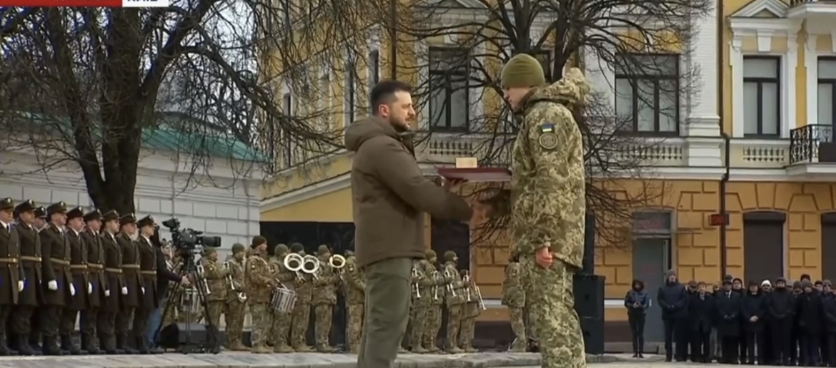 29-річний воїн з Львівщини отримав Зірку Героя з рук президента (ВІДЕО)