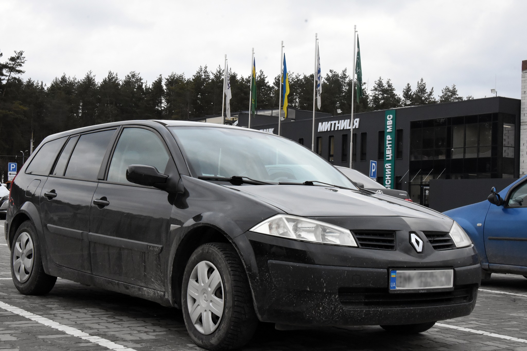 У сервісному центрі МВС на Львівщині хотіли зареєструвати авто з підробним техпаспортом