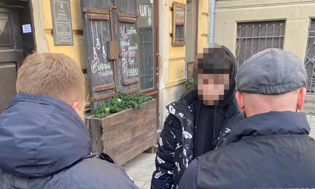 У Львові затримали 20-річного мешканця Харківщини, який організував канал втечі ухилянтів за кордон (ВІДЕО)